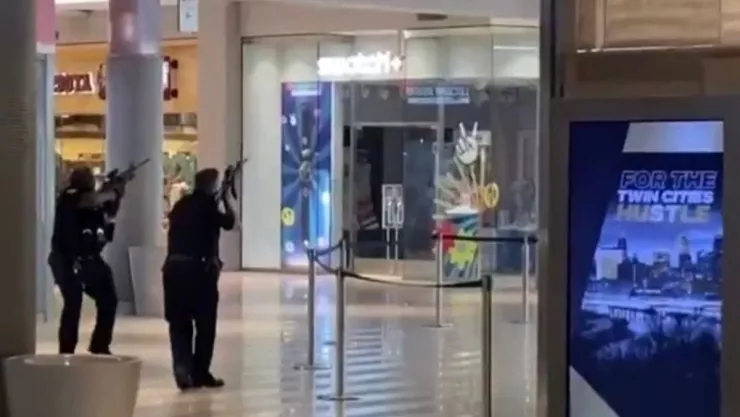 Tiroteo en el centro comercial más grande Estados Unidos.