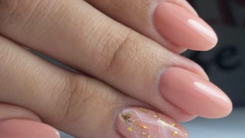 checa estas u&ntilde;as color rosa con nude 