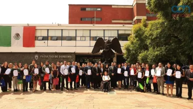  Encapuchados buscaron entrar a la Facultad de Derecho 