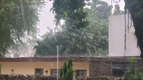 Se registran FUERTES LLUVIAS en Mérida por ingreso de la Onda Tropical 29.