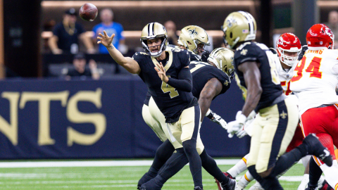 Derek Carr debuta con los New Orleans Saints