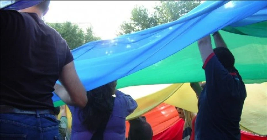 Mexicanos dicen que hay respeto a homosexuales, pero no a sus derechos
