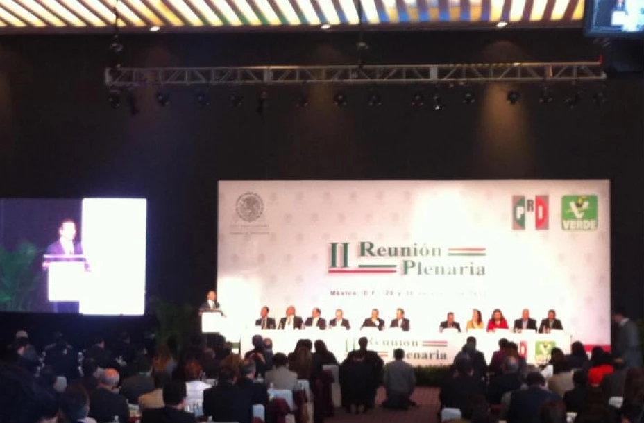 César Camacho en la reunión plenaria del PRI