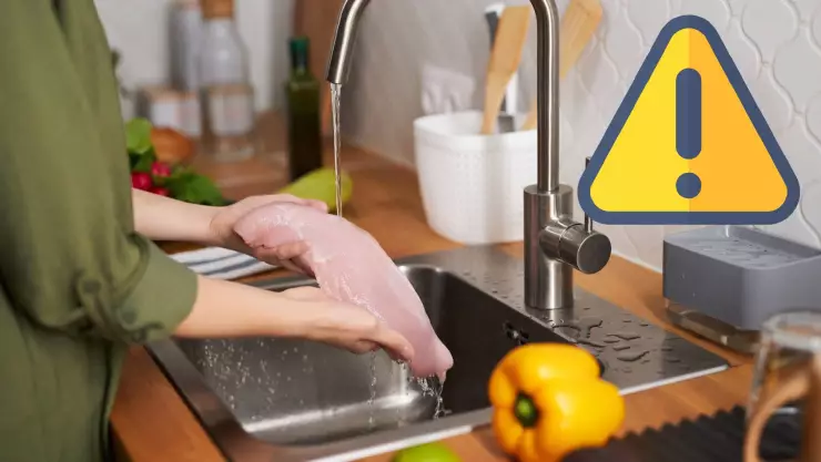 ¿Lavar o no lavar el pollo? La UNAM responde y te explica por qué