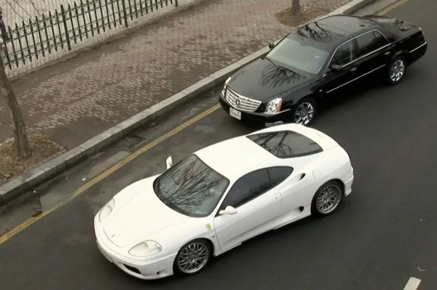 Jun Pyo, en modo “corazón roto”, huyó en su lujoso carro ¡pero Jan Di lo persiguió al mejor estilo telenovela!