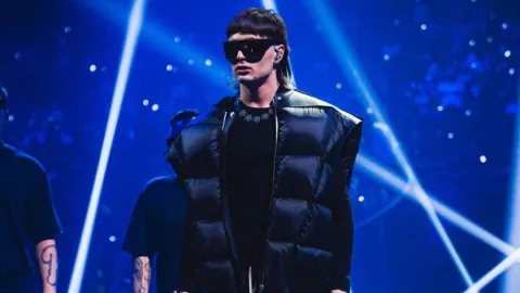 Revista nombra a “Ella Baila Sola” de Peso Pluma como la mejor canción del 2023