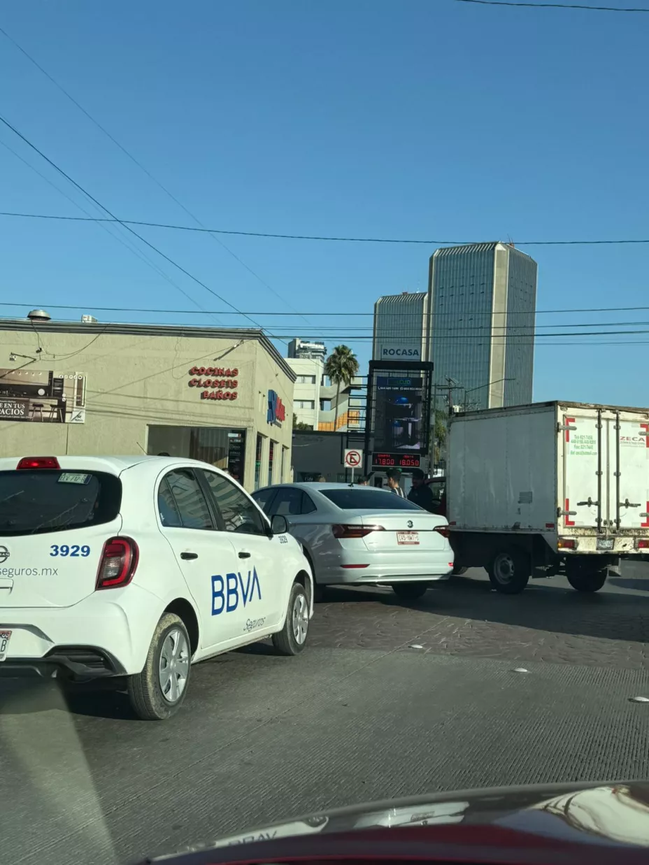 Choque en bulevar Agua Caliente en Tijuana genera tránsito pesado