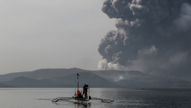 Mantienen nivel de alerta 4 en Filipinas por volcán Taal