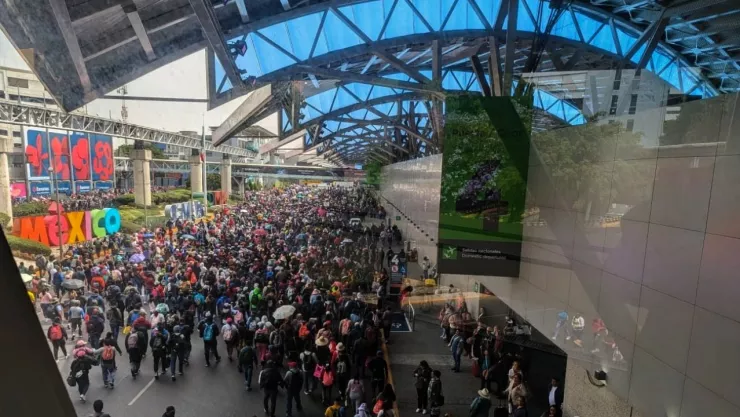 Bloqueos por maestros de la CNTE en la Puerta 4 de la Terminal 1 del AICM.
