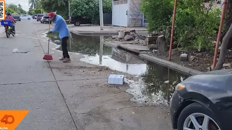 Denuncia fuga de agua en el Centro de Los Mochis, Sinaloa..jpg