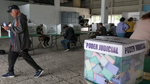 Piden a Sheinbaum revisar su aritmética tras comparar elección judicial con presidencial