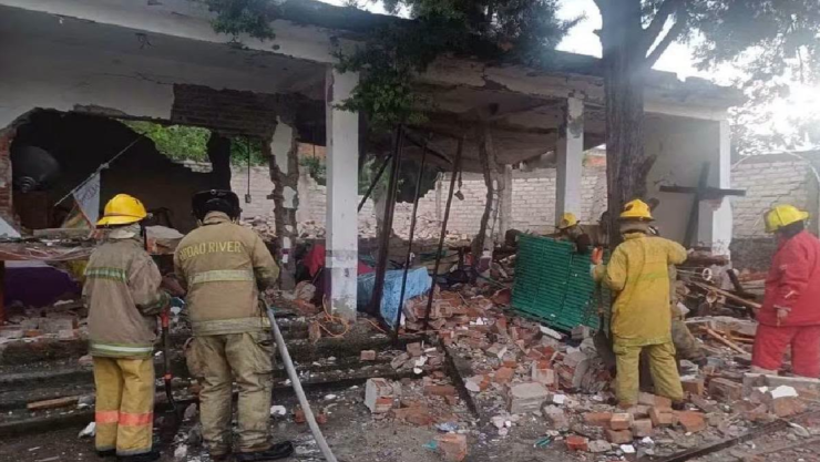 Impacto de rayo provoca derrumbe en bodega de iglesia en Acámbaro