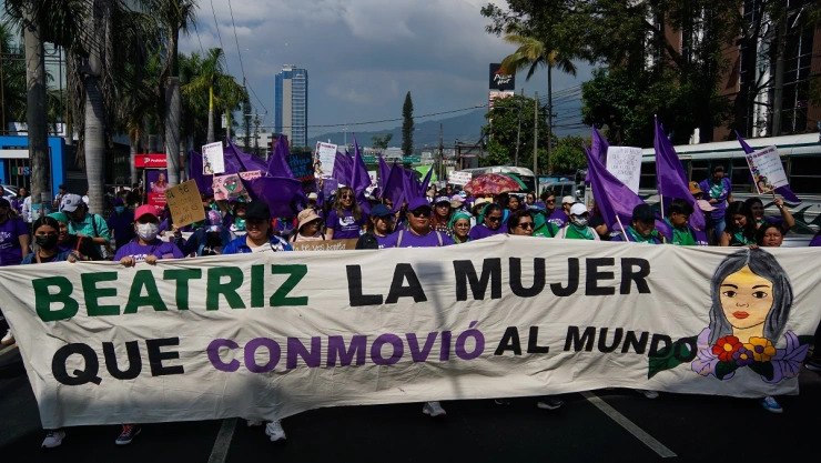 Corte interamericana de Derechos Humanos, analiza penalización de aborto en El Salvador.