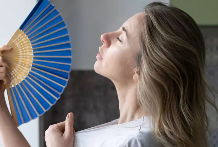 El truco para refrescar una habitación sin ventanas ni ventilador.