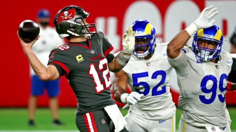 Tom Brady ante Los Angeles Rams