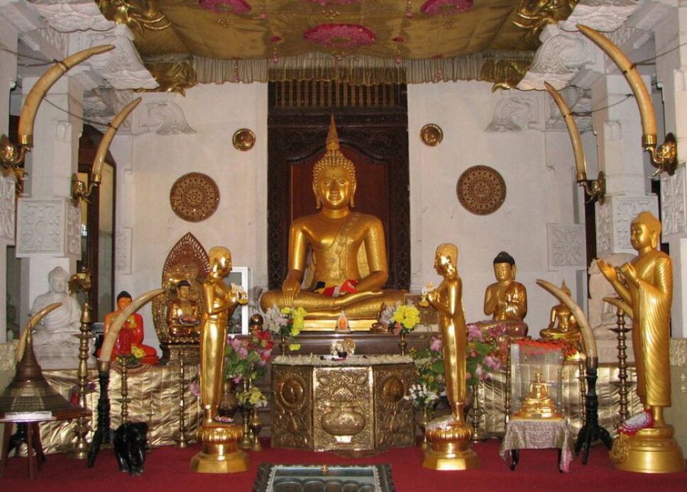 Roban piezas de templo hindú, las regresan porque tenían pesadillas