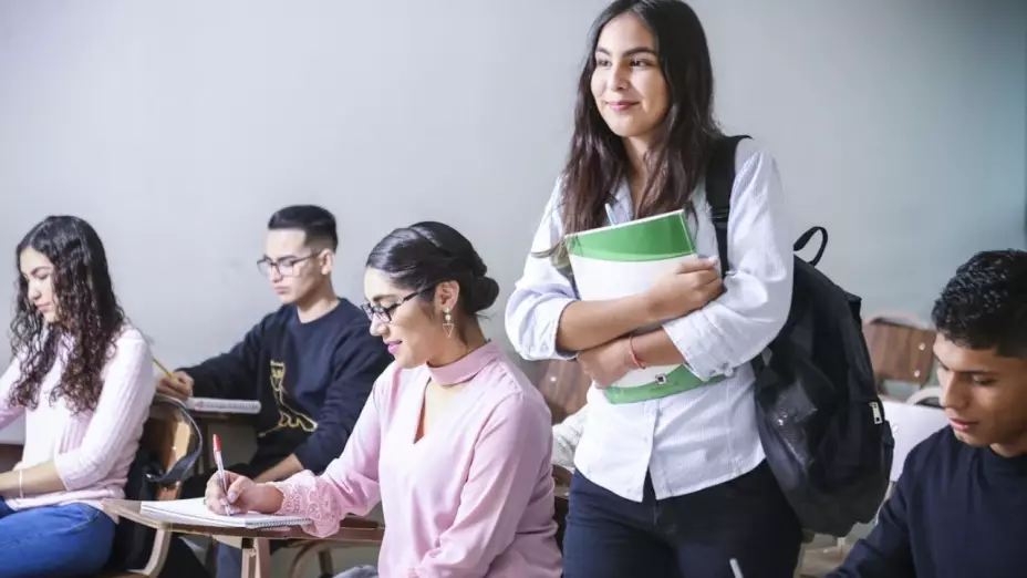 México, penúltimo en inversión por estudiante entre países de la OCDE en 2025