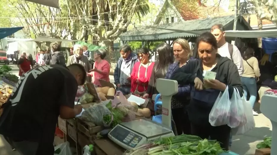 En Argentina buscan cómo sobrevivir a la inflación que no para de aumentar.