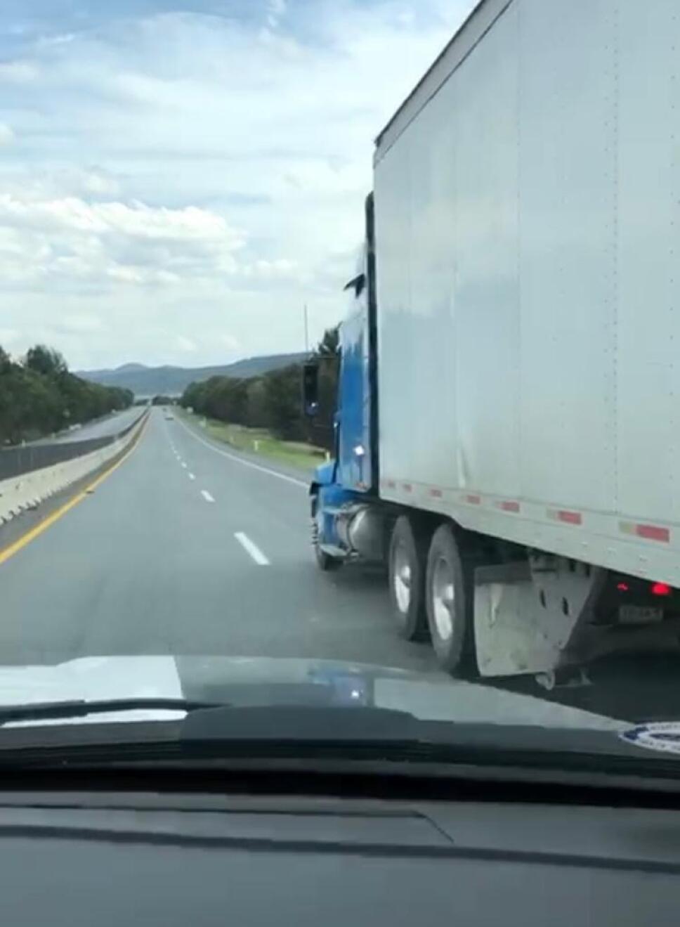 accidente de trailer en coahuila 3.jpg