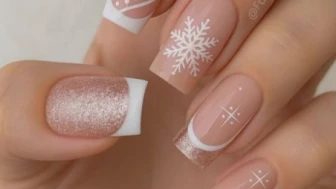 10 ideas de uñas copo de nieve para presumir en Navidad