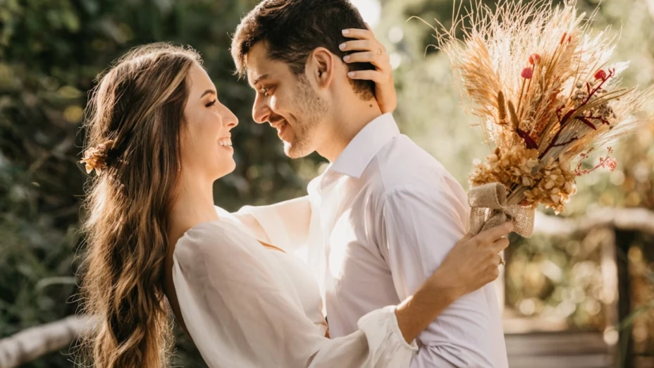  ¿Qué significa que un hombre te mire a los labios mientras hablas?