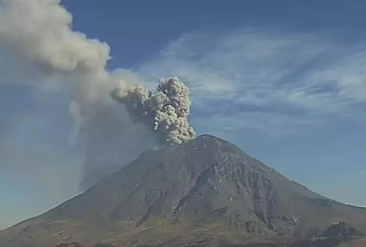 Buscan declarar contingencia ambiental en Puebla por caída de ceniza