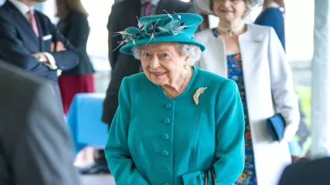 Reina Isabel II protocolo familia real