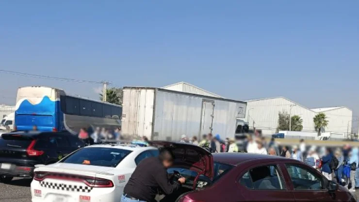 Guardia Nacional Carreteras informa de bloqueo en kilómetro 42 de la México-Querétaro