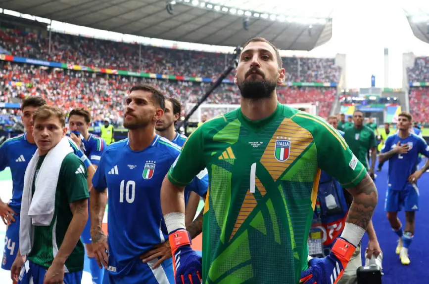 Jugadores de Italia enfrente de sus aficionados.jpg