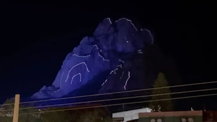 Espectáculo de fuentes danzarinas y luces en Bernal Querétaro