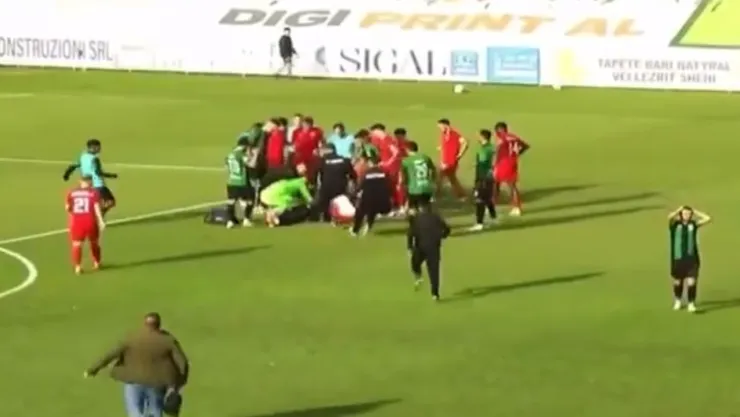 El futbolista Raphael Dwamena se desvaneció y murió en pleno partido de Albania