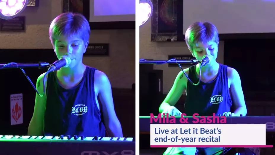 El niño mostró sus dotes musicales al cantar y tocar el teclado