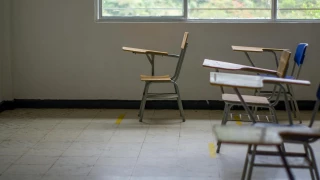 Salón de clases con butacas