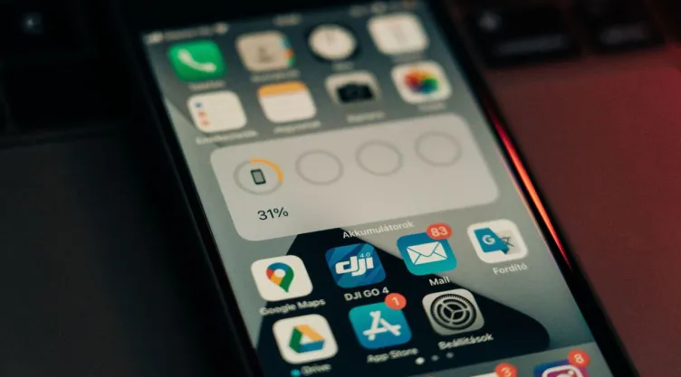 Fraude por SMS y correo: Cómo funcionan las aplicaciones falsas y cómo proteger tus datos