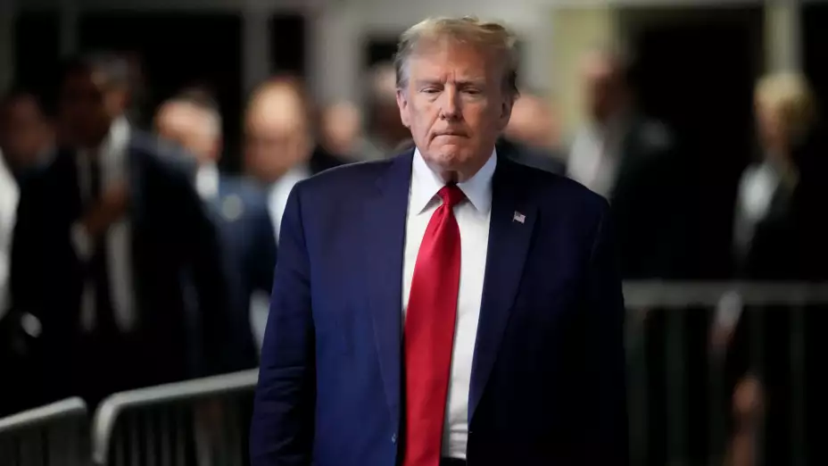 Donald Trump sale del tribunal de Manhattan el 15 de febrero de 2024