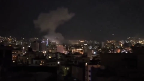 Explosión en Teherán, Irán, deja humo y dudas. Israel confirma operación y activa emergencia especial.