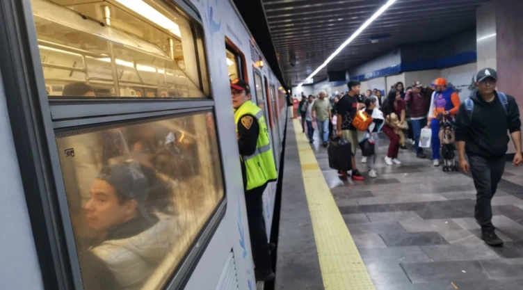 Vagón del Metro en estación.