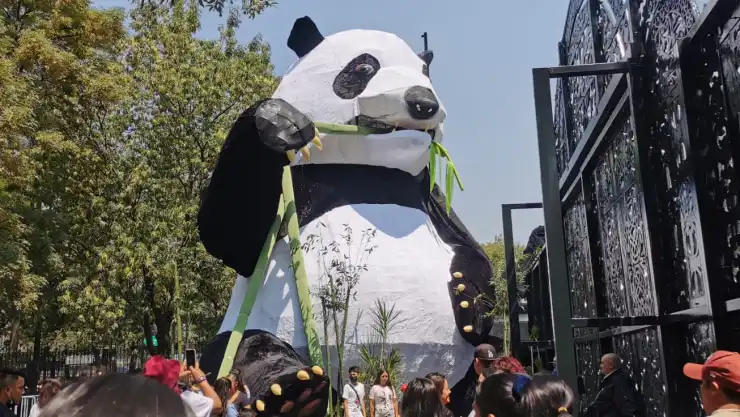 Panda gigante para celebrar los 100 años del Bosque de Chapultepec.jpg