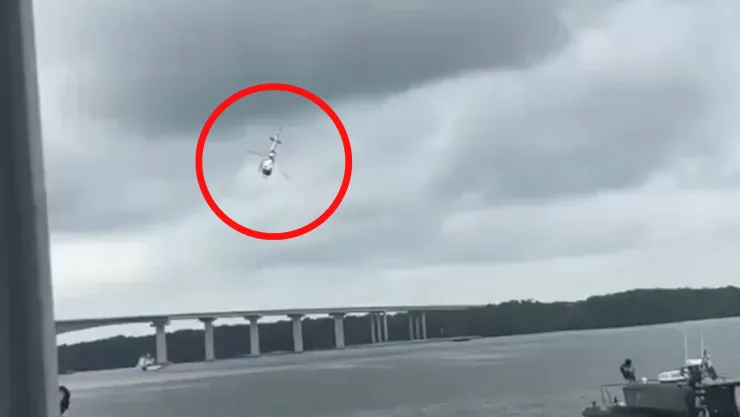 VIDEO: Así se desplomó un helicóptero policial en río de Malasia; caos y destrucción
