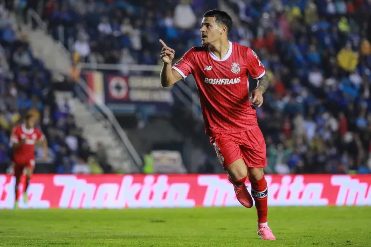 Aunque el Toluca actualmente tiene a Paulinho es dicha posición, los aficionados siguen el recorrido de Araújo en Europa