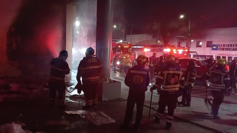 Incendio junto a locales de Eje Central y dos baleados en el Edomex