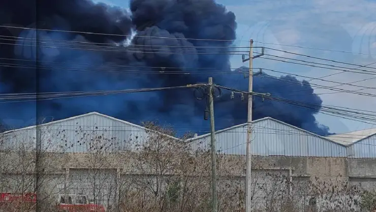 FOTOS_ Fuerte incendio en una bodega ubicada en la carretera Mérida-Cancún