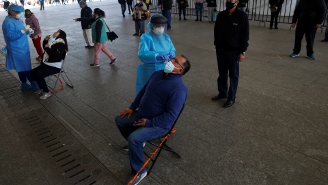 Cuánto tiempo permaneces inmune si ya te contagiaste de COVID-19