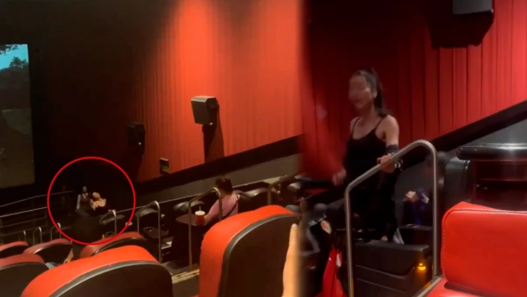 “Lady Cinemex” mujer protagoniza escandalo por golpear y lanzar gritos homofóbicos