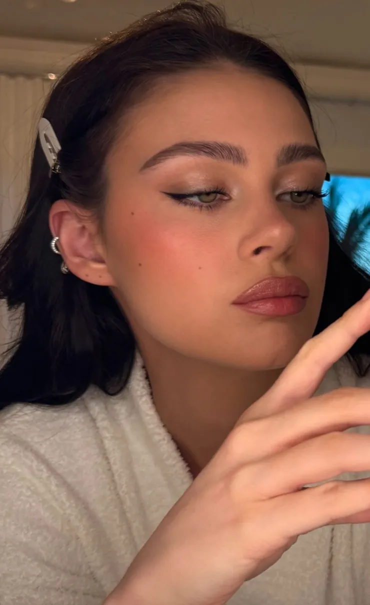 El clean eyeliner es más delgado que el delineado cat eye