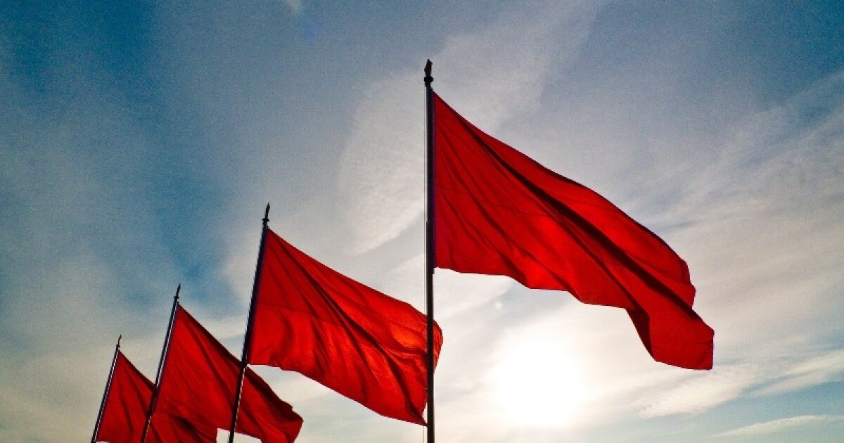 Esto significa la famosa tendencia “Red Flag” en redes sociales