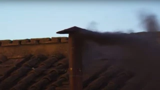 Humo negro en el Vaticano.
