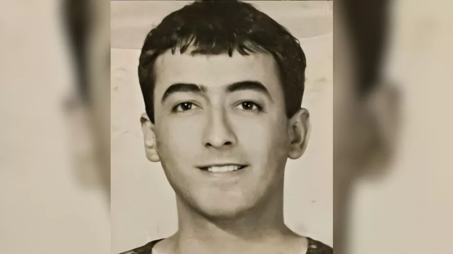 Adal Ramones es uno de los presentadores más famosos de México y hoy te mostramos cómo lucía en su juventud nuestro querido conductor de La Granja VIP.