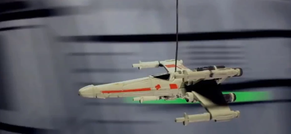 Esta es la versión de bajo presupuesto y gran imaginación del capítulo “Death Star Trench Run” de Stars Wars