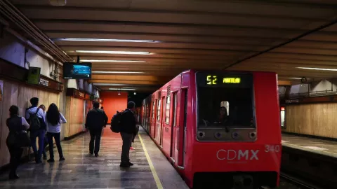 Detienen a mujer en Metro CDMX
